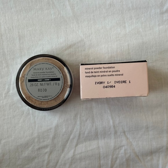 Mary Kay Other - Mary Kay Mineral Powder Foundation Women's Ivory 1 .28 oz 8g Matte Finish